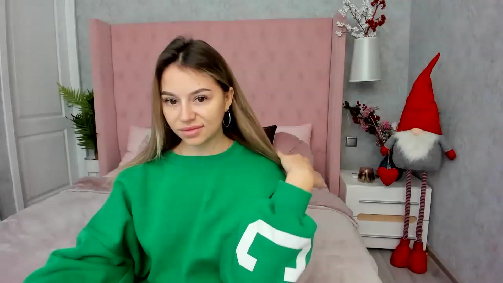 Gallery image thumbnail from SofiBloom's myfreecams stream on, 12/22/2022, 08:34 image 1 of 20