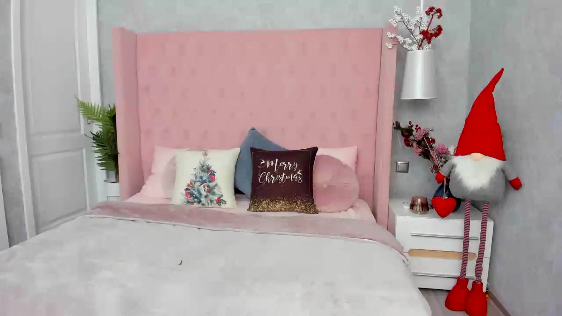 Gallery image thumbnail from SofiBloom's myfreecams stream on, 12/22/2022, 08:34 image 15 of 20