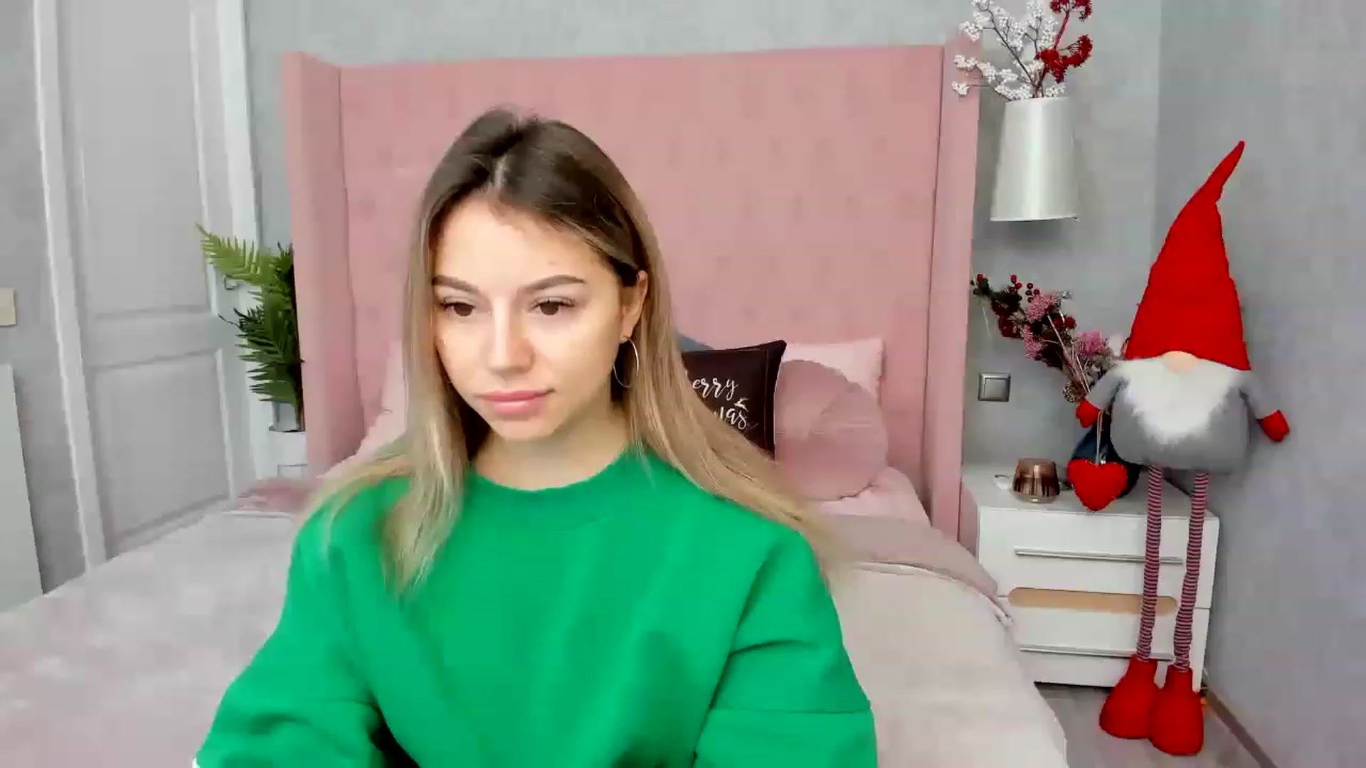Gallery image thumbnail from SofiBloom's myfreecams stream on, 12/22/2022, 08:34 image 3 of 20