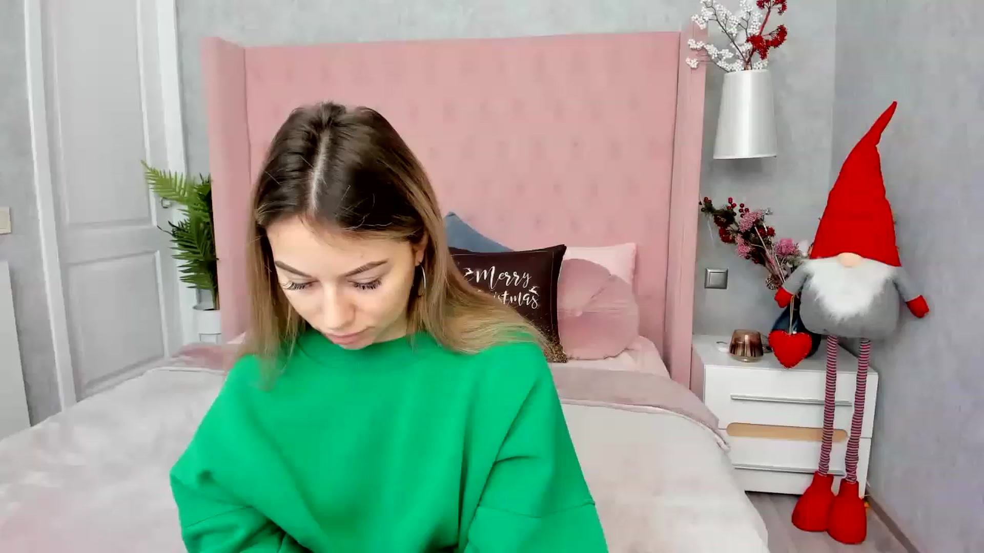 Gallery image thumbnail from SofiBloom's myfreecams stream on, 12/22/2022, 08:34 image 9 of 20