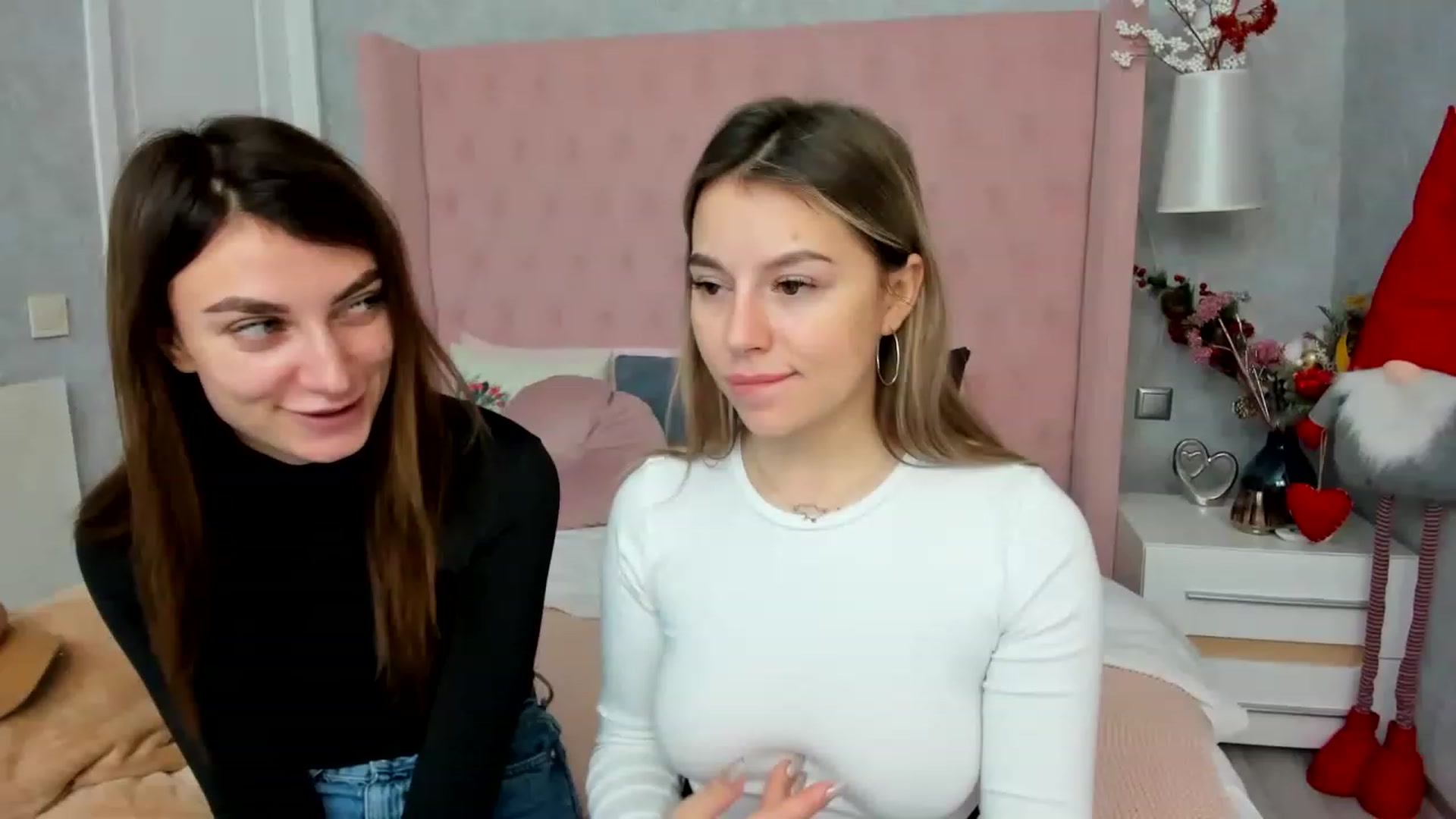 Gallery image thumbnail from SofiBloom's myfreecams stream on, 12/23/2022, 18:05 image 15 of 20