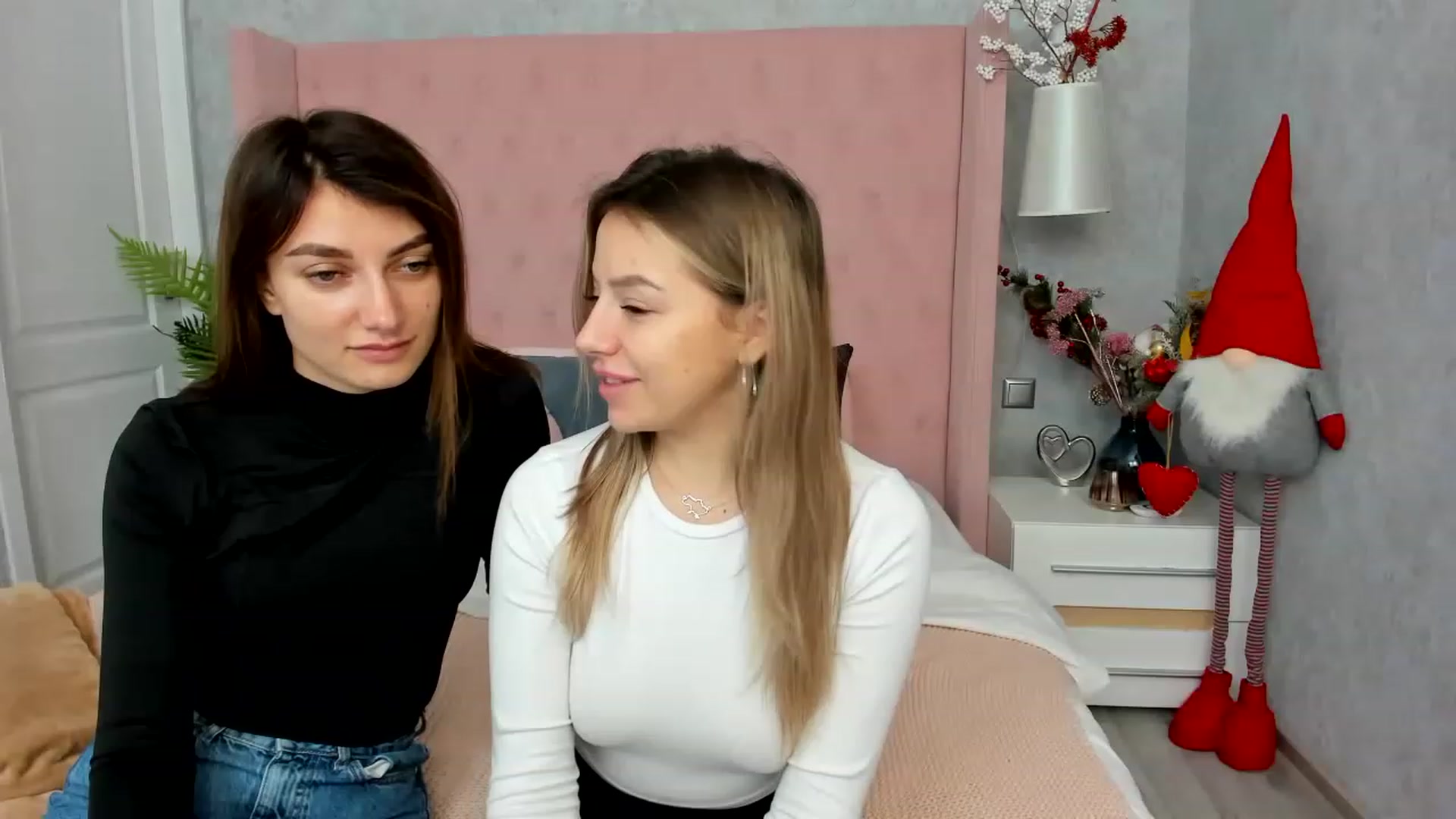Gallery image thumbnail from SofiBloom's myfreecams stream on, 12/23/2022, 18:05 image 5 of 20