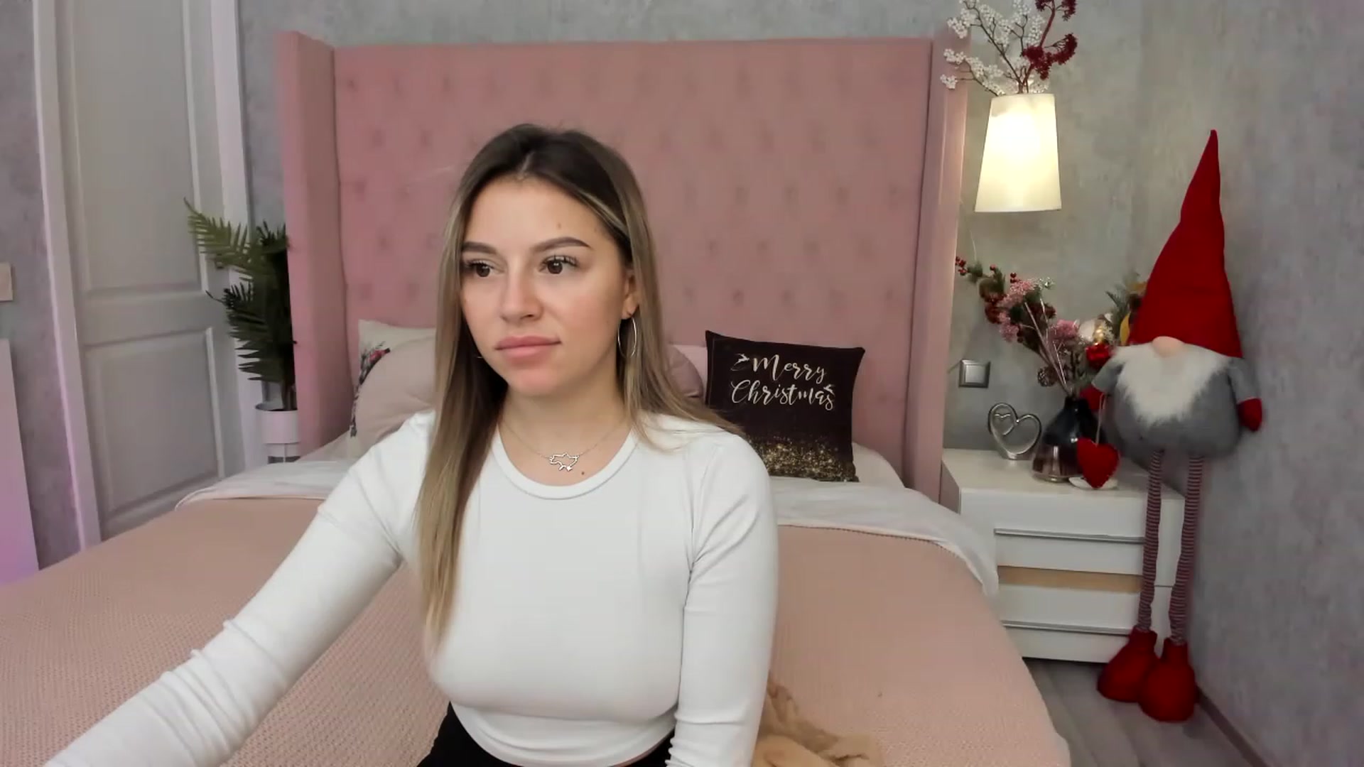 Gallery image thumbnail from SofiBloom's myfreecams stream on, 12/24/2022, 12:51 image 11 of 20