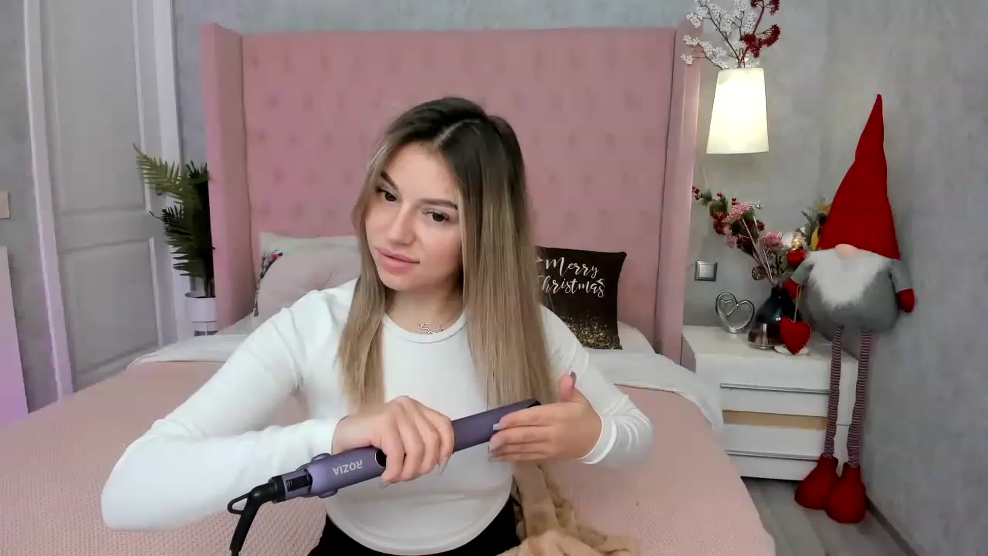Gallery image thumbnail from SofiBloom's myfreecams stream on, 12/24/2022, 12:51 image 10 of 20