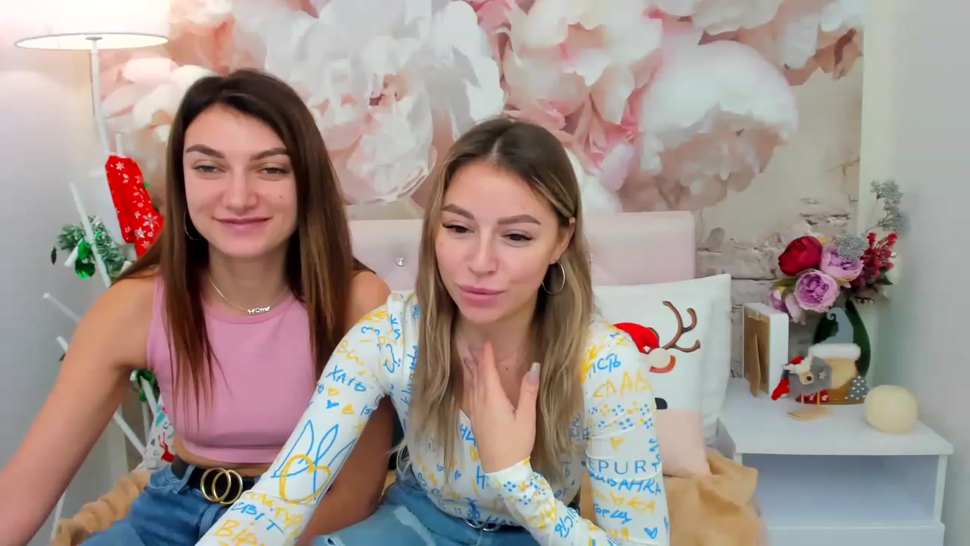Gallery image thumbnail from SofiBloom's myfreecams stream on, 12/25/2022, 19:15 image 18 of 20
