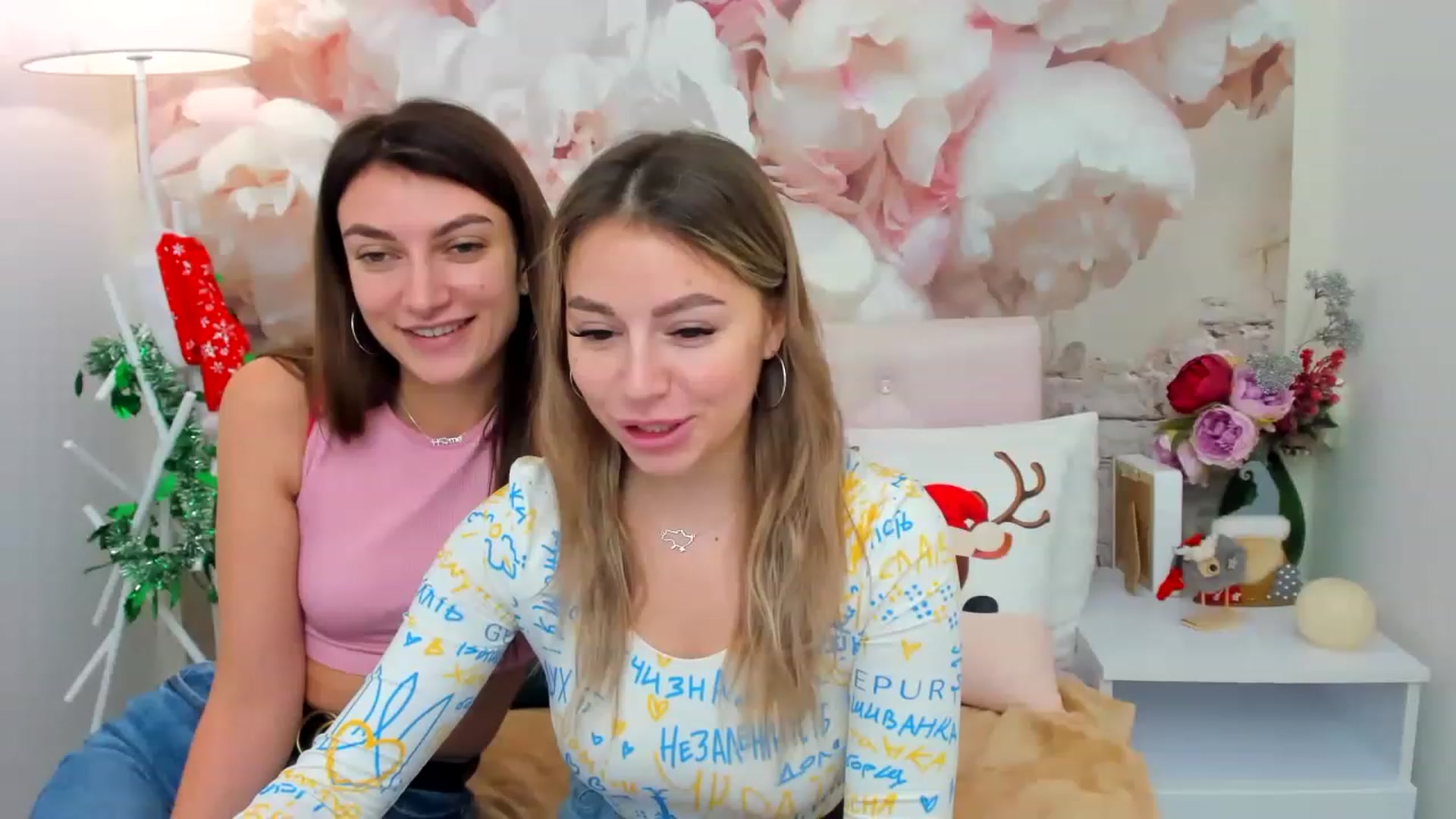 Gallery image thumbnail from SofiBloom's myfreecams stream on, 12/25/2022, 19:15 image 8 of 20