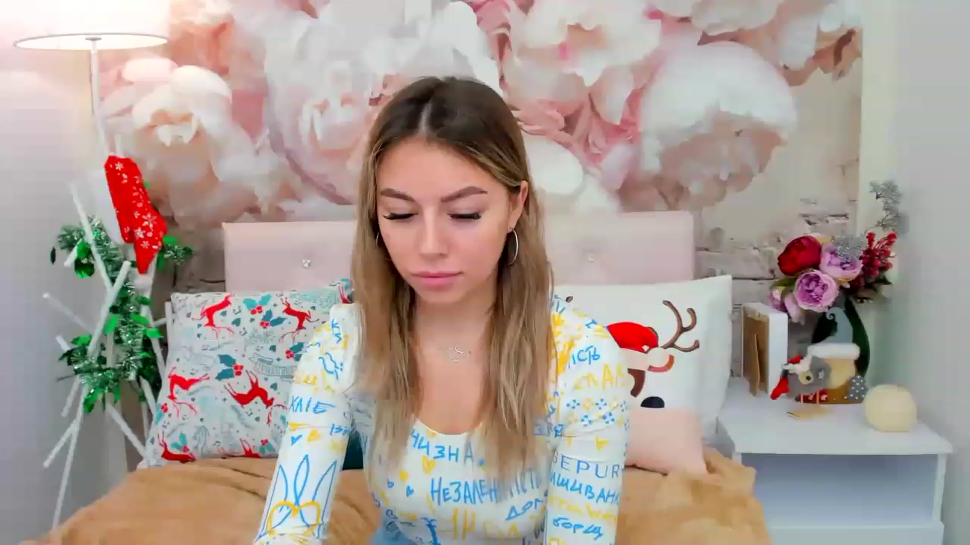 Gallery image thumbnail from SofiBloom's myfreecams stream on, 12/25/2022, 19:15 image 1 of 20
