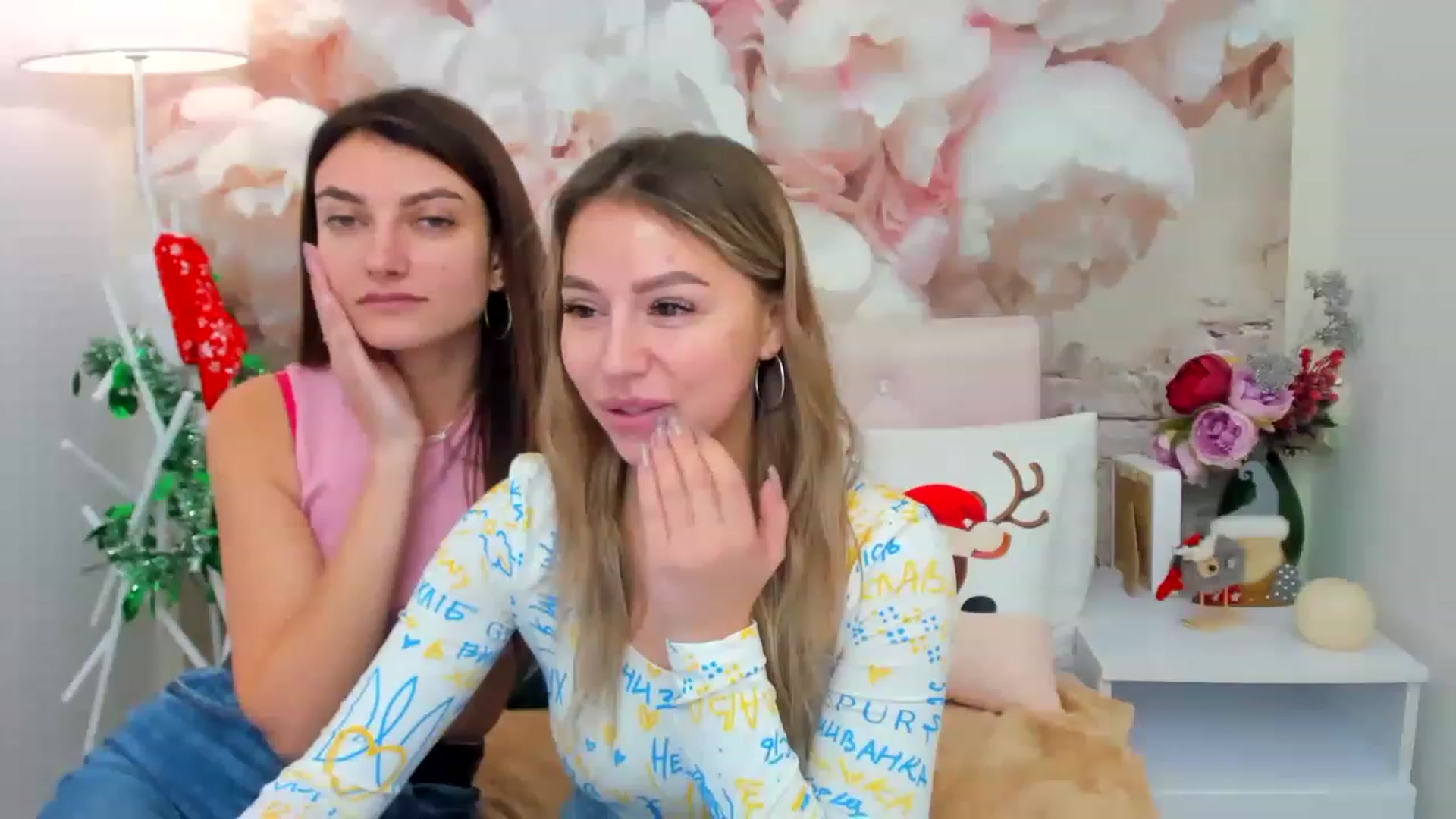 Gallery image thumbnail from SofiBloom's myfreecams stream on, 12/25/2022, 19:15 image 9 of 20