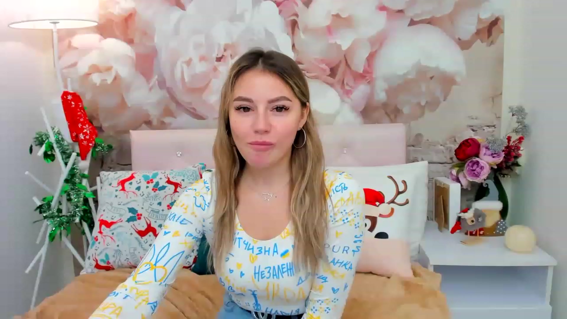 Gallery image thumbnail from SofiBloom's myfreecams stream on, 12/25/2022, 19:15 image 3 of 20