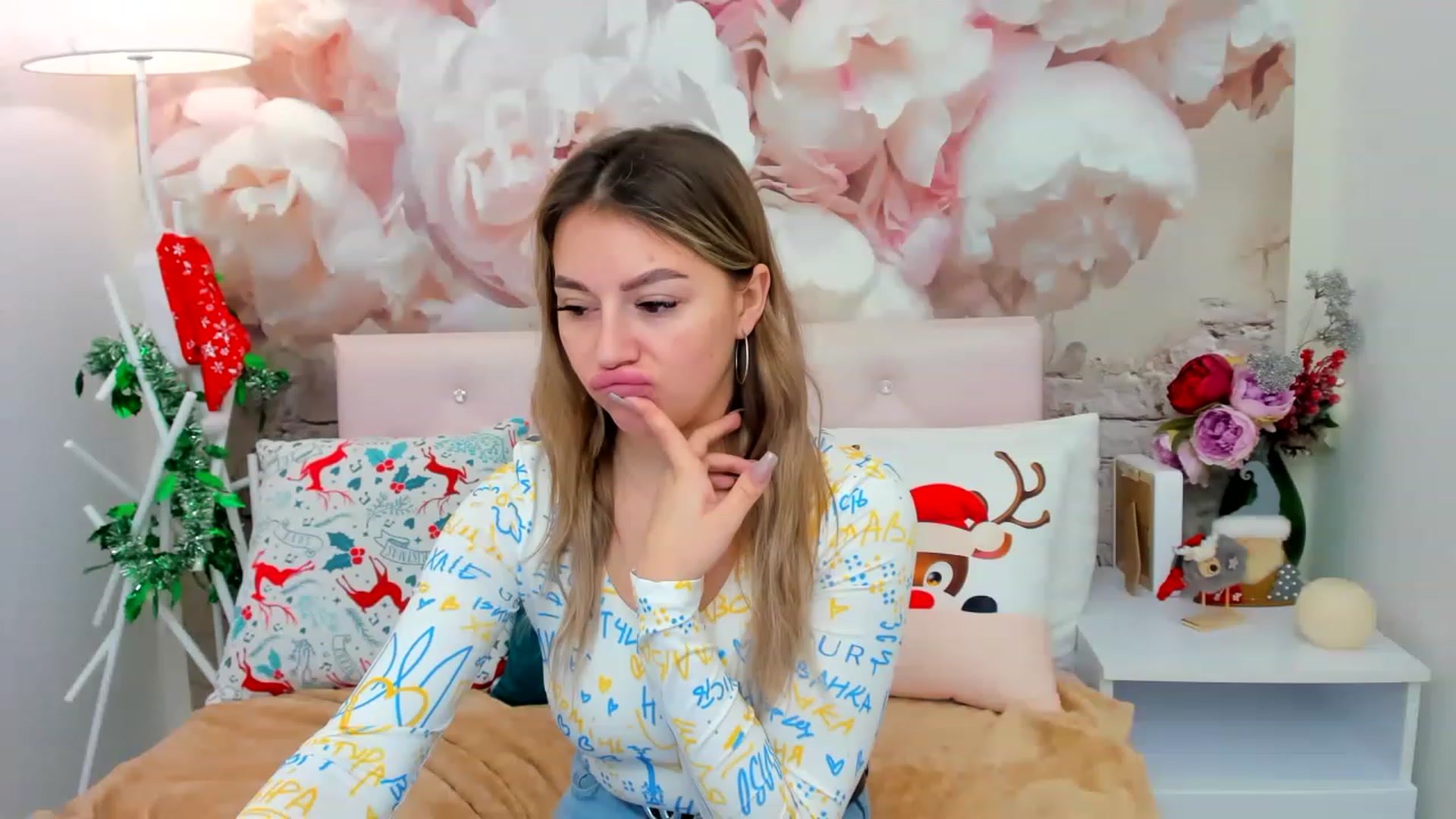 Gallery image thumbnail from SofiBloom's myfreecams stream on, 12/25/2022, 19:15 image 2 of 20