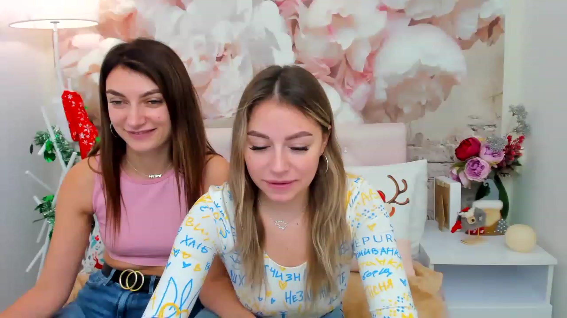 Gallery image thumbnail from SofiBloom's myfreecams stream on, 12/25/2022, 19:15 image 19 of 20