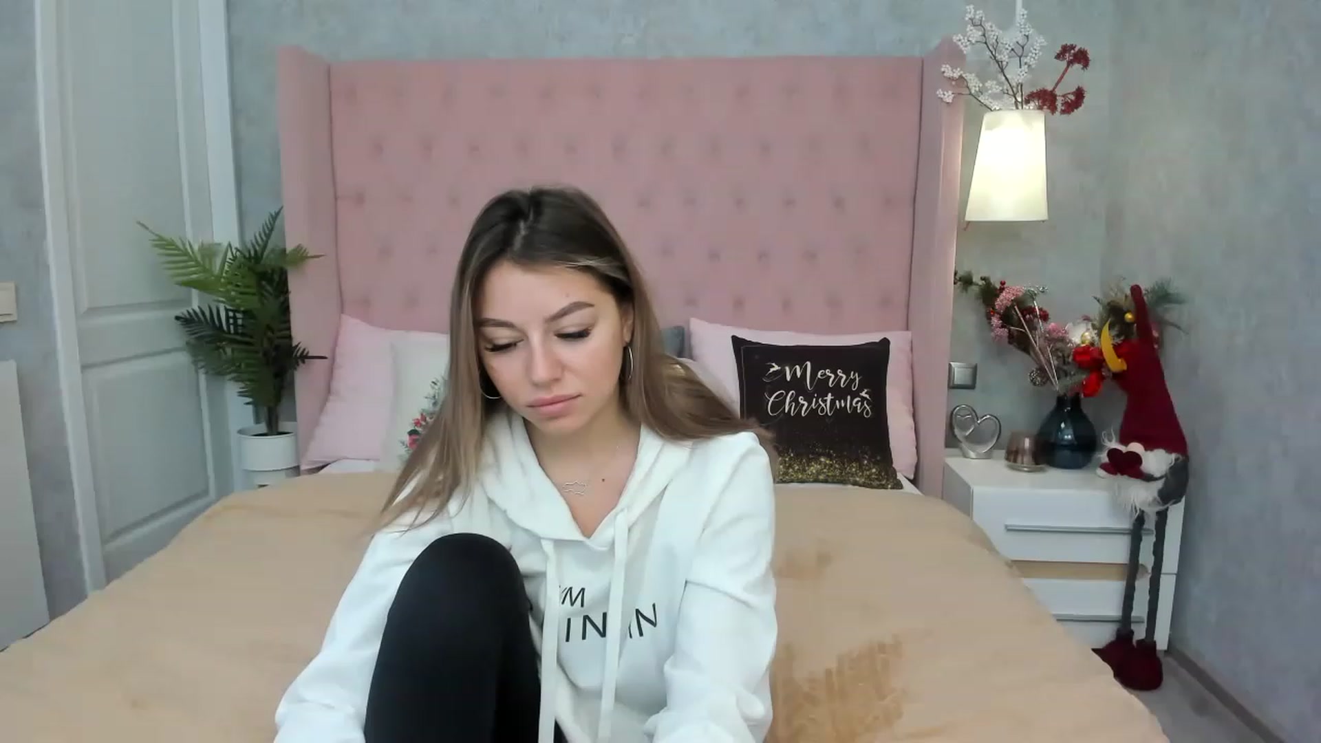 Gallery image thumbnail from SofiBloom's myfreecams stream on, 12/28/2022, 10:40 image 13 of 20