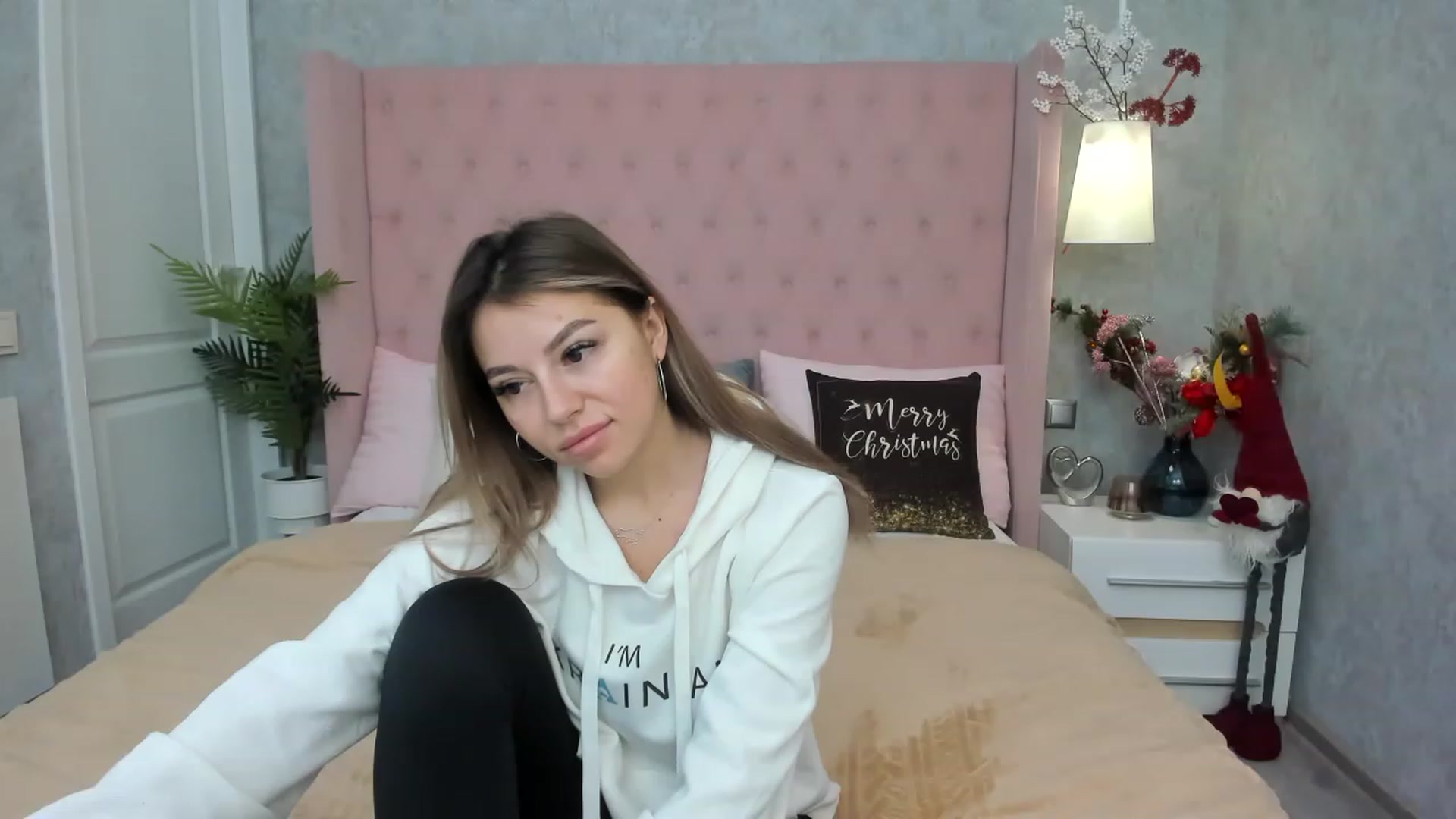 Gallery image thumbnail from SofiBloom's myfreecams stream on, 12/28/2022, 10:40 image 9 of 20