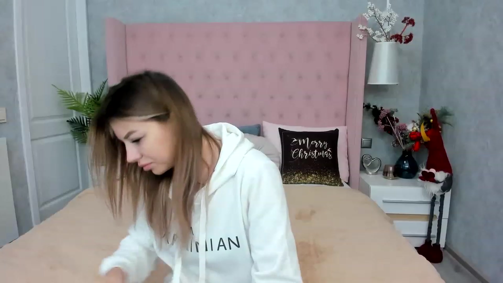 Gallery image thumbnail from SofiBloom's myfreecams stream on, 12/28/2022, 10:40 image 4 of 20