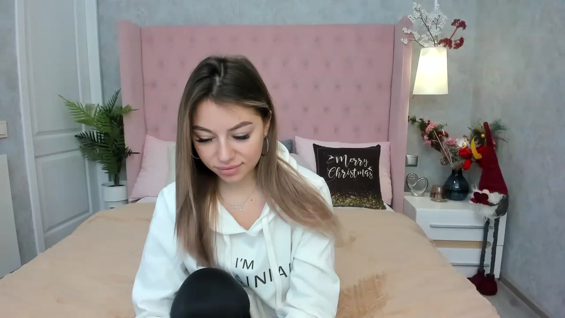 Gallery image thumbnail from SofiBloom's myfreecams stream on, 12/28/2022, 10:40 image 8 of 20