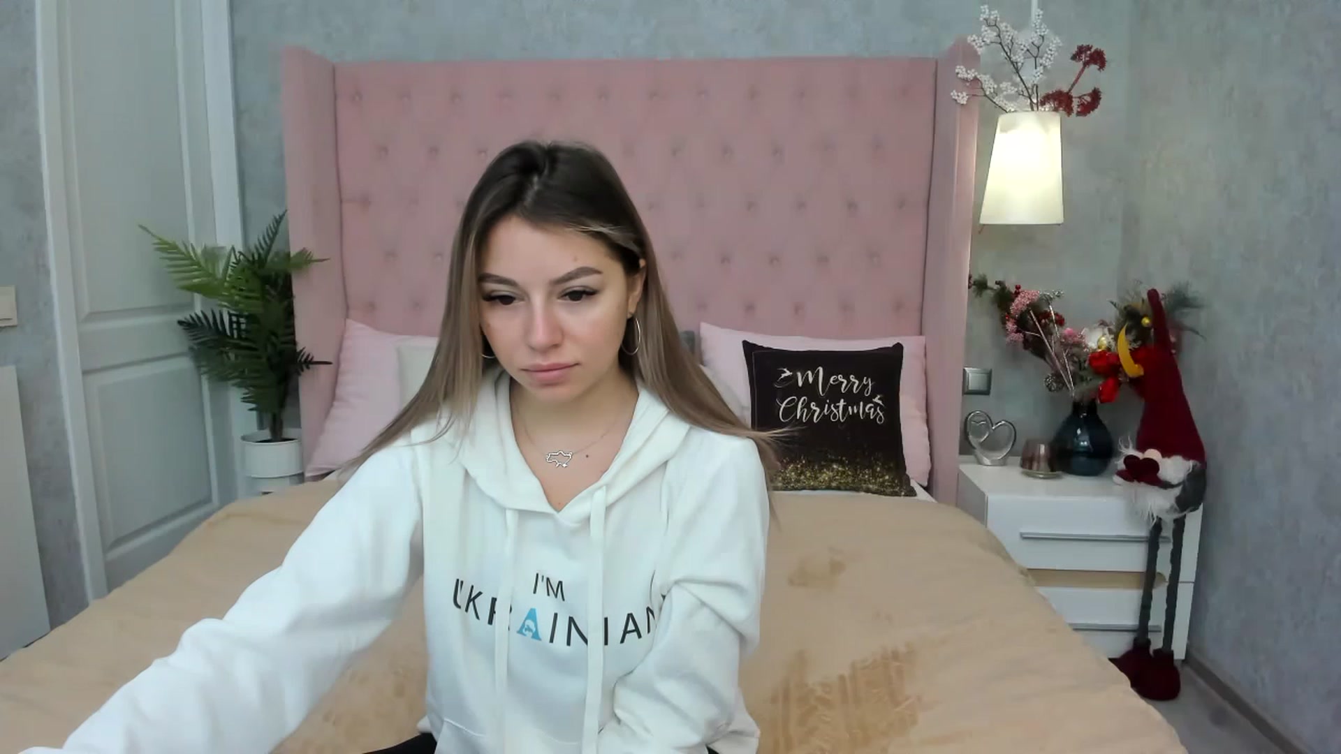 Gallery image thumbnail from SofiBloom's myfreecams stream on, 12/28/2022, 10:40 image 15 of 20