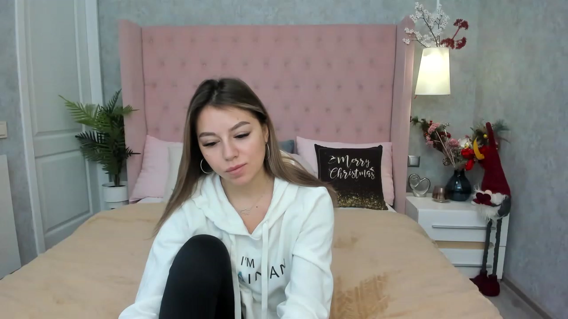 Gallery image thumbnail from SofiBloom's myfreecams stream on, 12/28/2022, 10:40 image 10 of 20