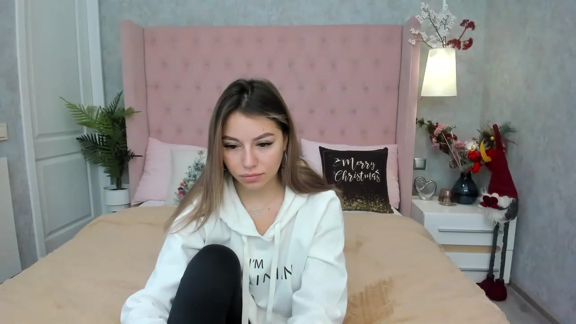 Gallery image thumbnail from SofiBloom's myfreecams stream on, 12/28/2022, 10:40 image 14 of 20