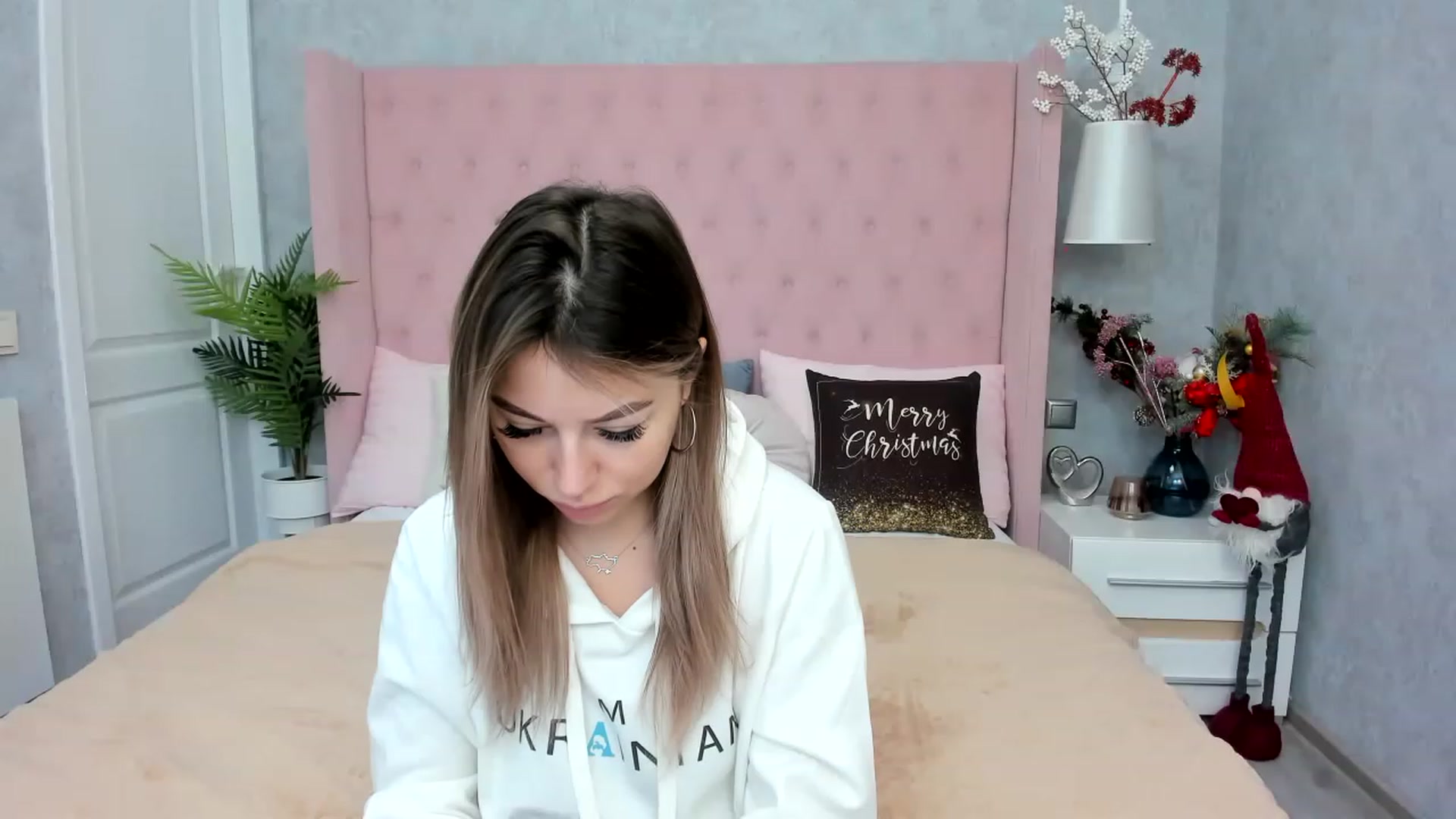 Gallery image thumbnail from SofiBloom's myfreecams stream on, 12/28/2022, 10:40 image 2 of 20