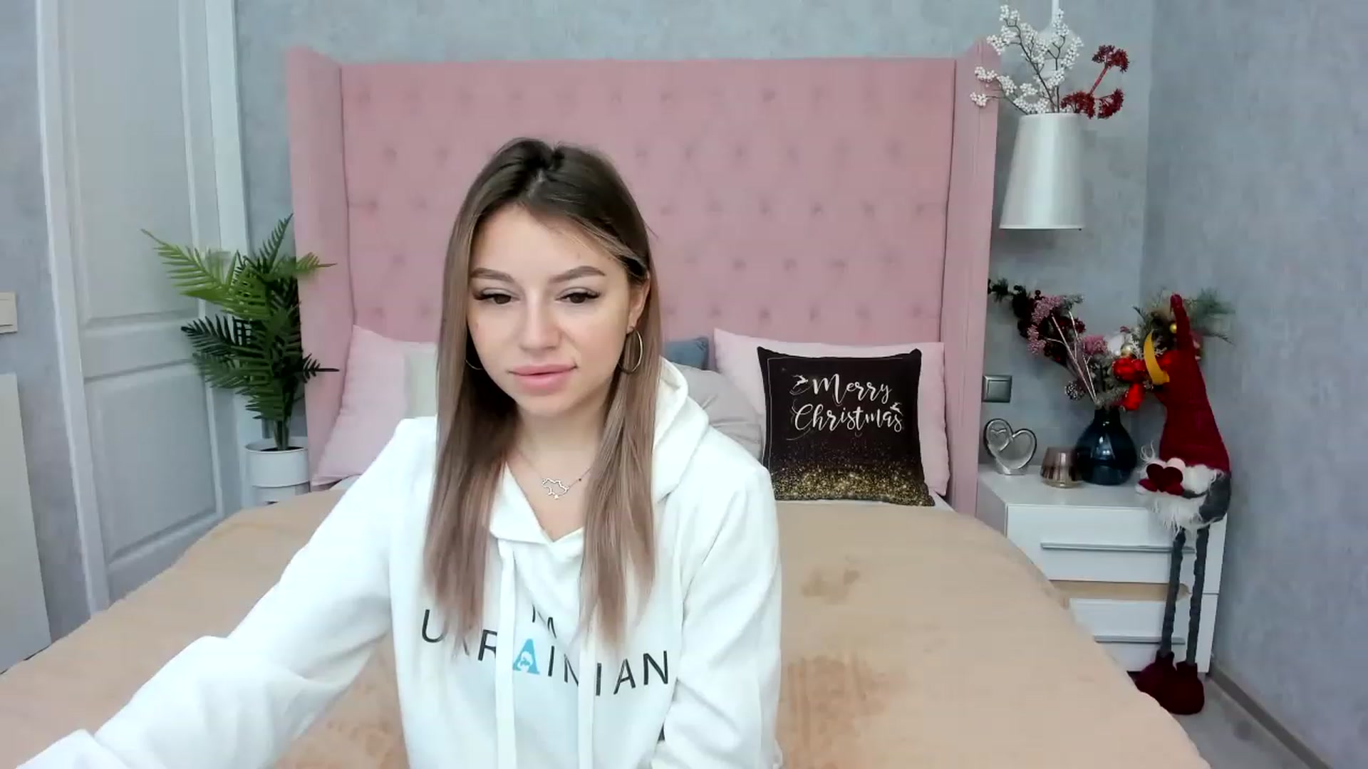 Gallery image thumbnail from SofiBloom's myfreecams stream on, 12/28/2022, 10:40 image 3 of 20