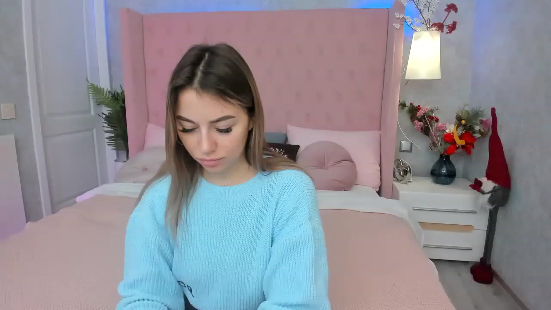 Gallery image thumbnail from SofiBloom's myfreecams stream on, 12/30/2022, 14:21 image 14 of 20