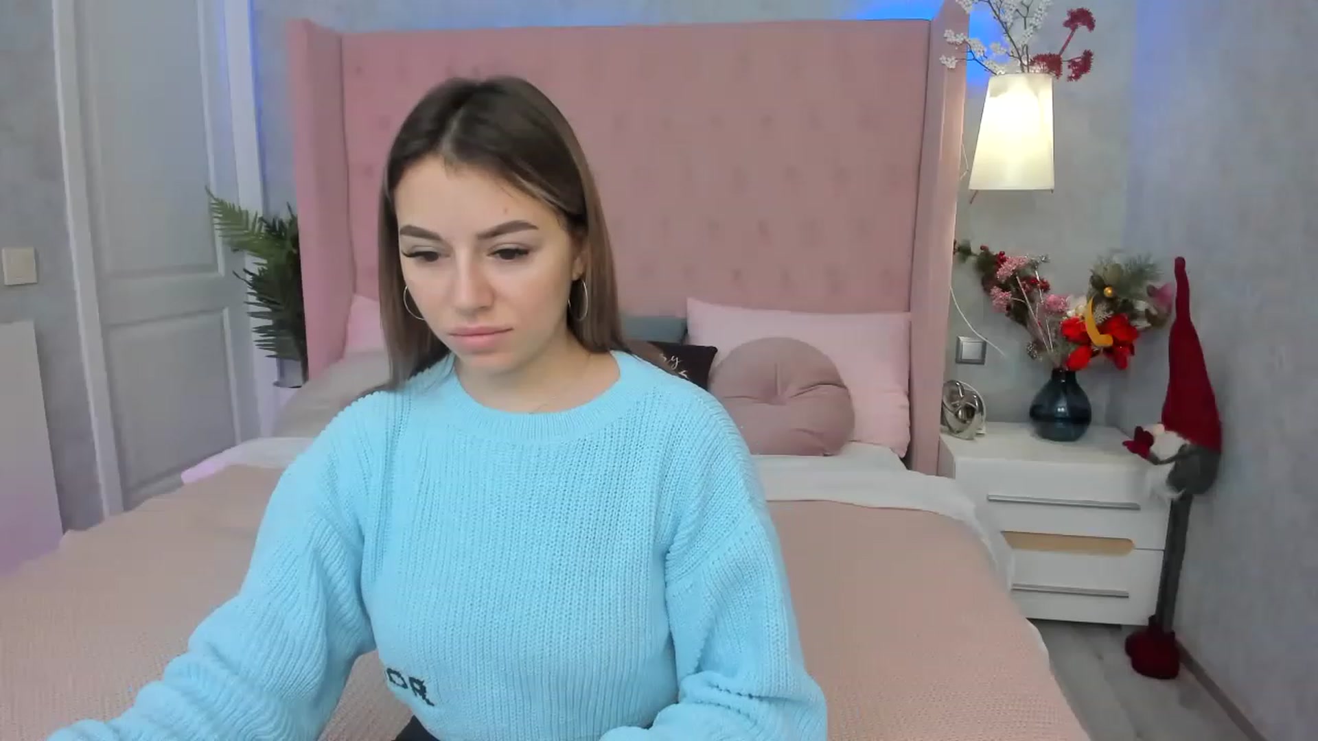 Gallery image thumbnail from SofiBloom's myfreecams stream on, 12/30/2022, 14:21 image 19 of 20