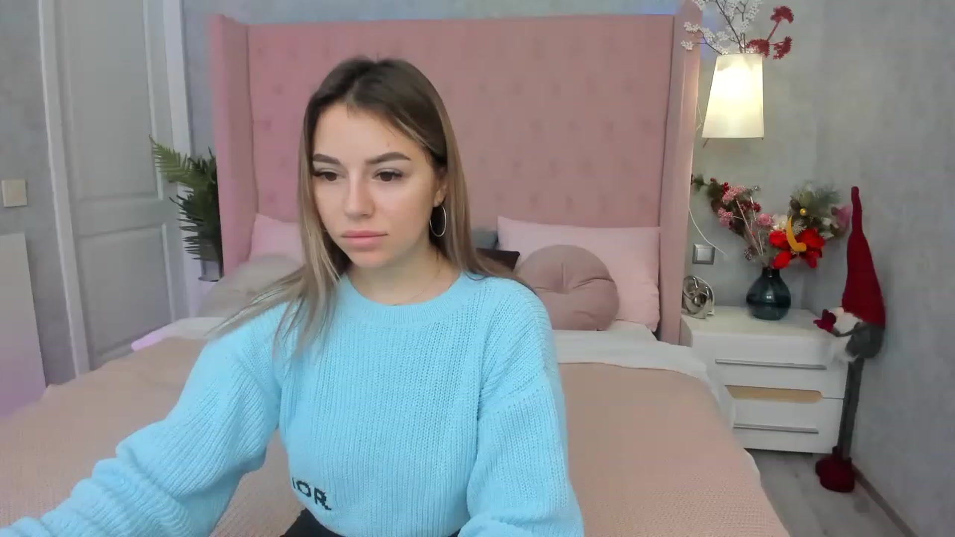 Gallery image thumbnail from SofiBloom's myfreecams stream on, 12/30/2022, 14:21 image 8 of 20