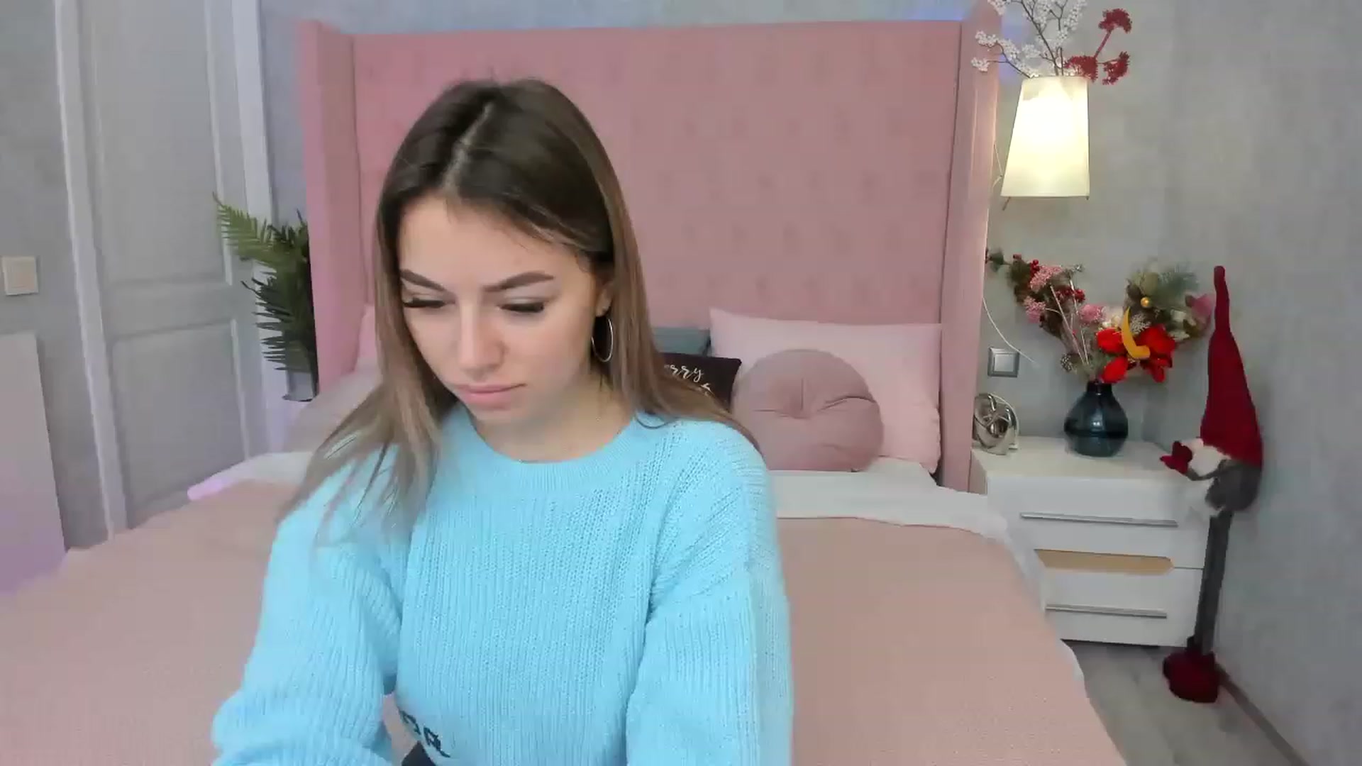 Gallery image thumbnail from SofiBloom's myfreecams stream on, 12/30/2022, 14:21 image 7 of 20