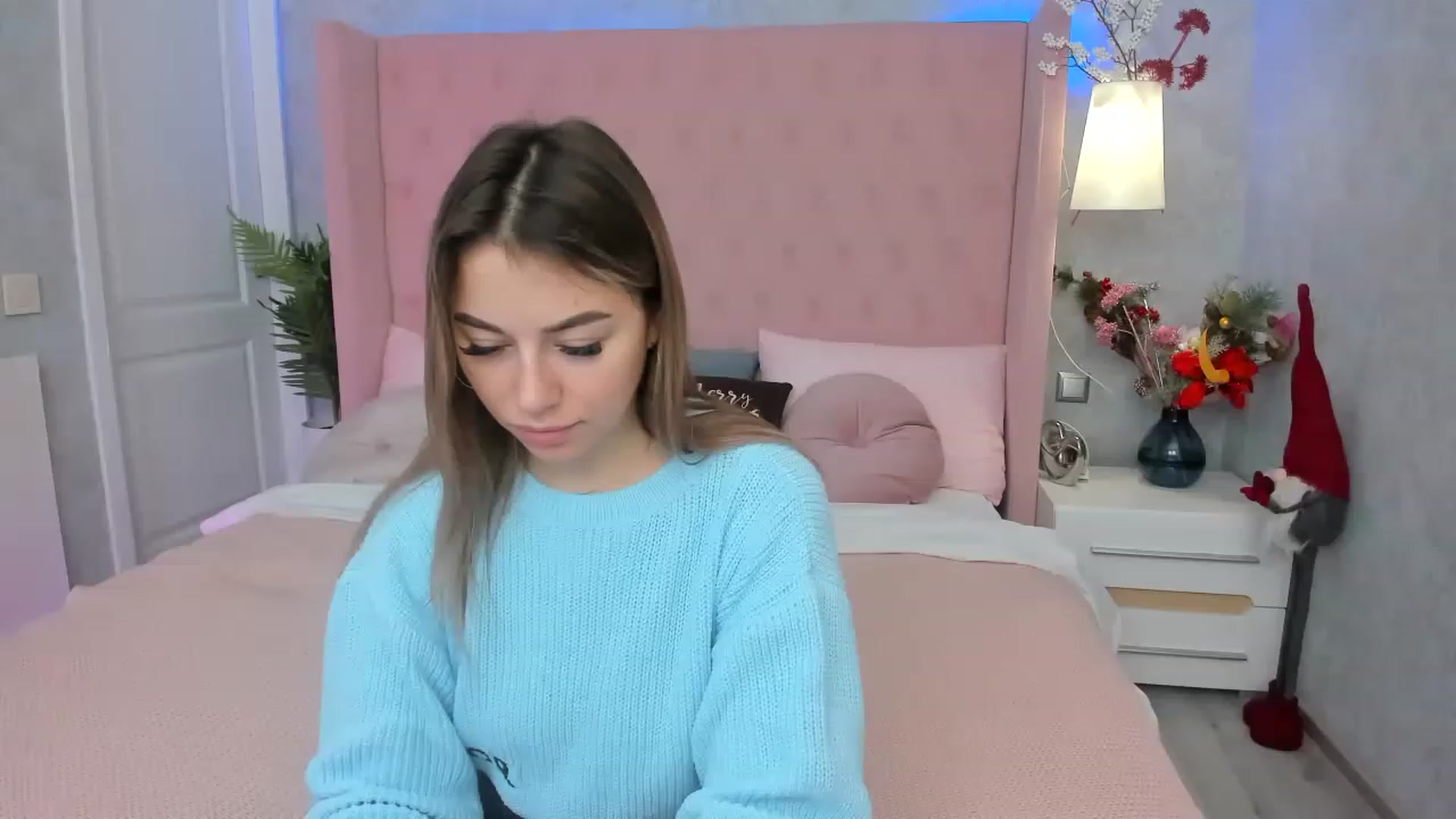 Gallery image thumbnail from SofiBloom's myfreecams stream on, 12/30/2022, 14:21 image 15 of 20