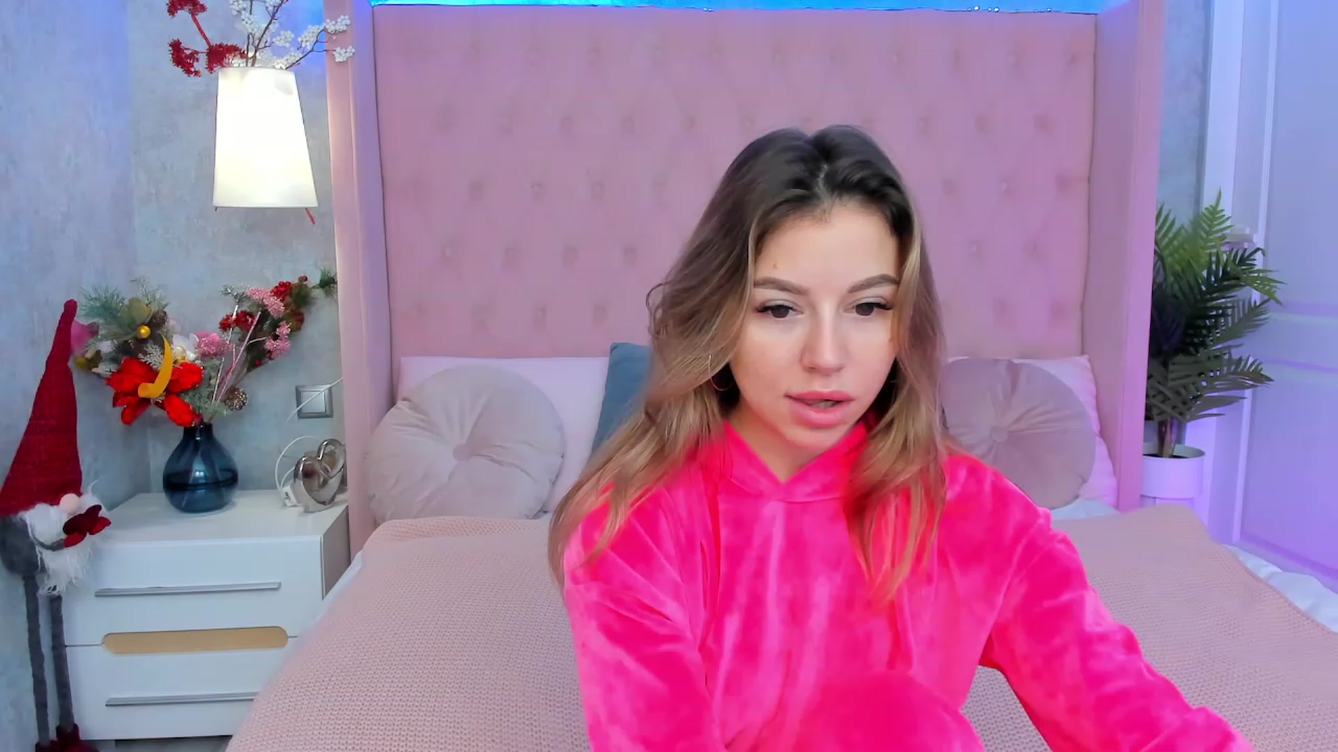 Gallery image thumbnail from SofiBloom's myfreecams stream on, 01/03/2023, 07:22 image 6 of 20