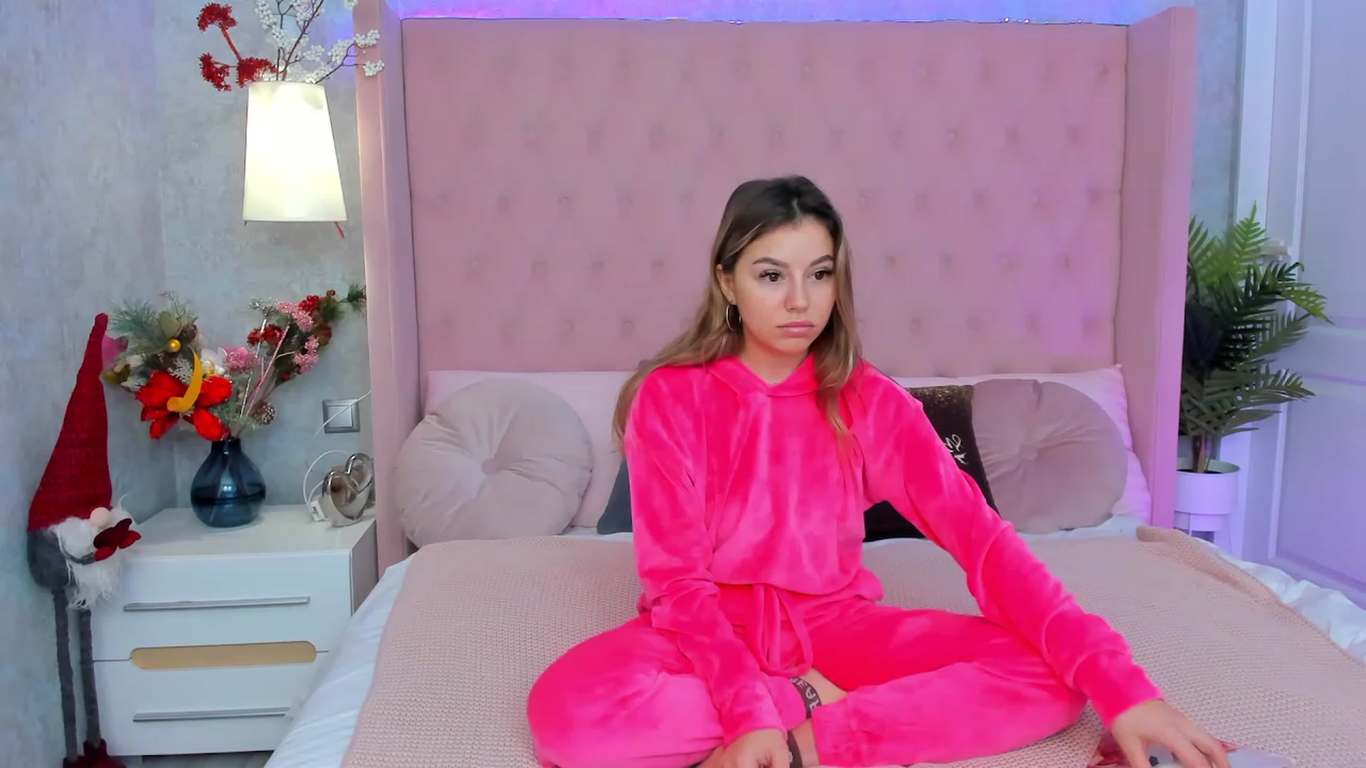 Gallery image thumbnail from SofiBloom's myfreecams stream on, 01/03/2023, 08:58 image 14 of 20