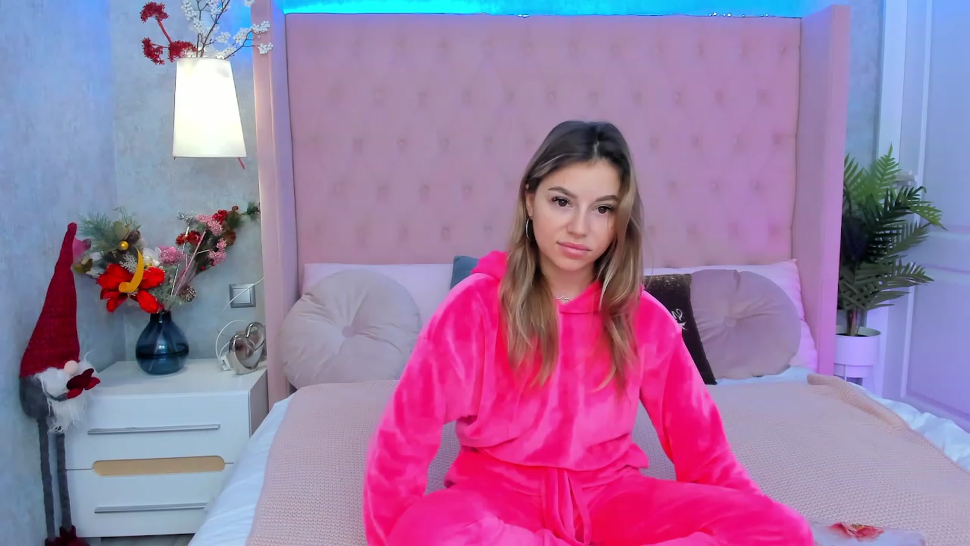 Gallery image thumbnail from SofiBloom's myfreecams stream on, 01/03/2023, 08:58 image 4 of 20