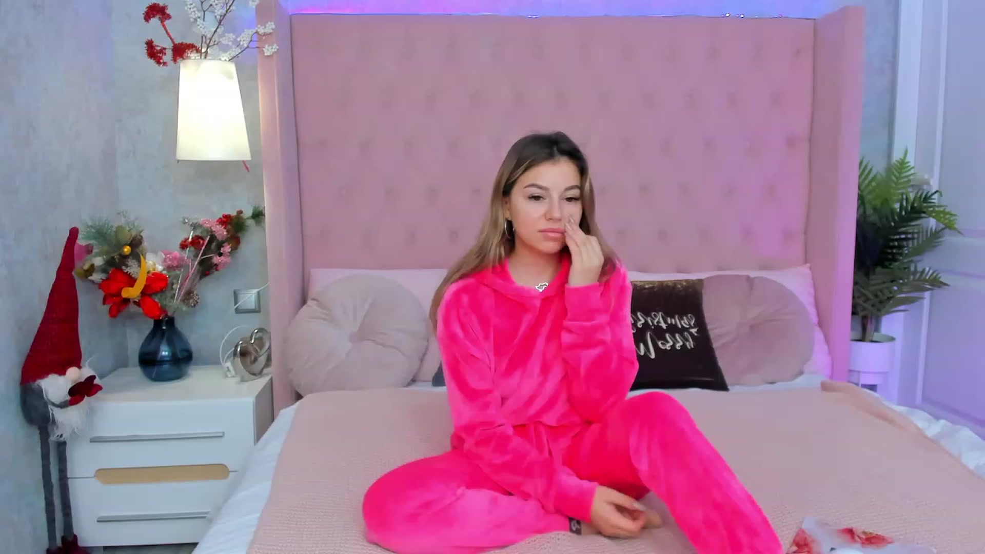 Gallery image thumbnail from SofiBloom's myfreecams stream on, 01/03/2023, 08:58 image 17 of 20