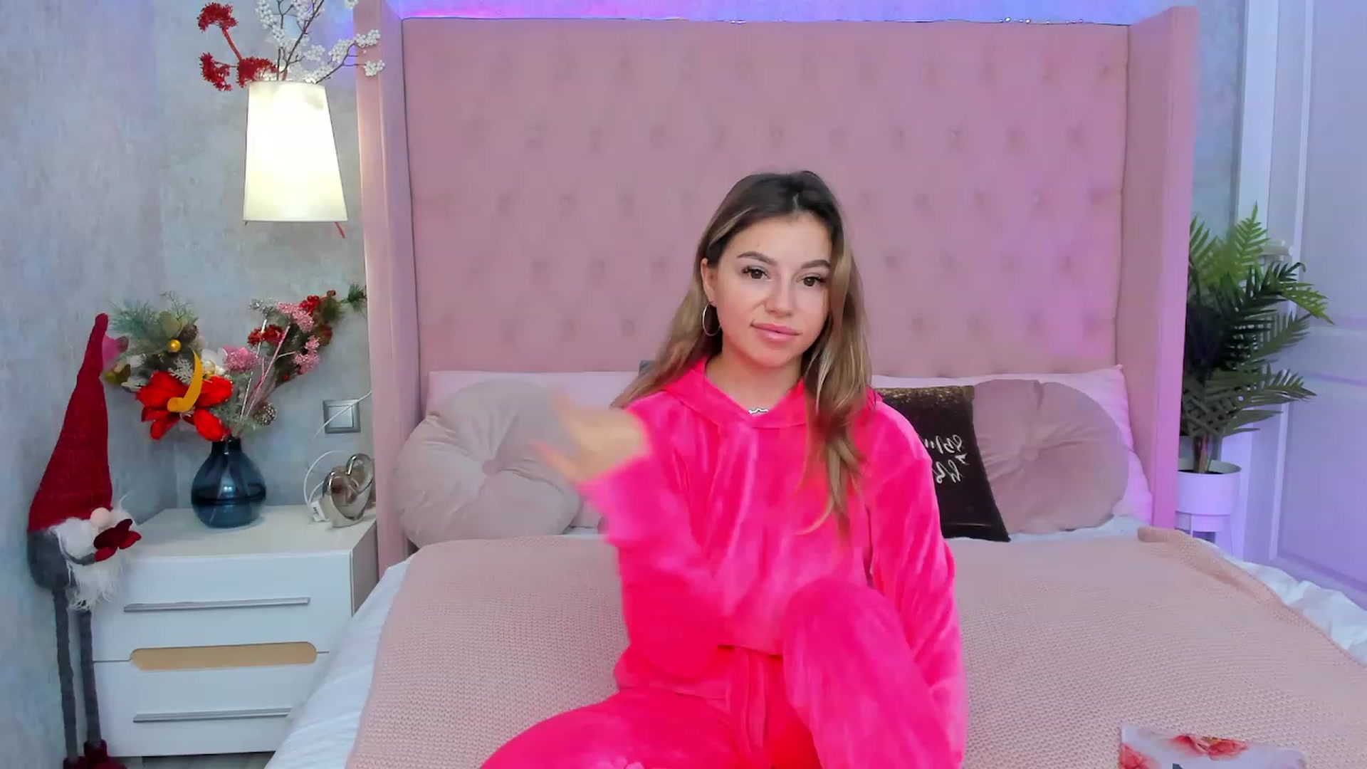 Gallery image thumbnail from SofiBloom's myfreecams stream on, 01/03/2023, 08:58 image 6 of 20