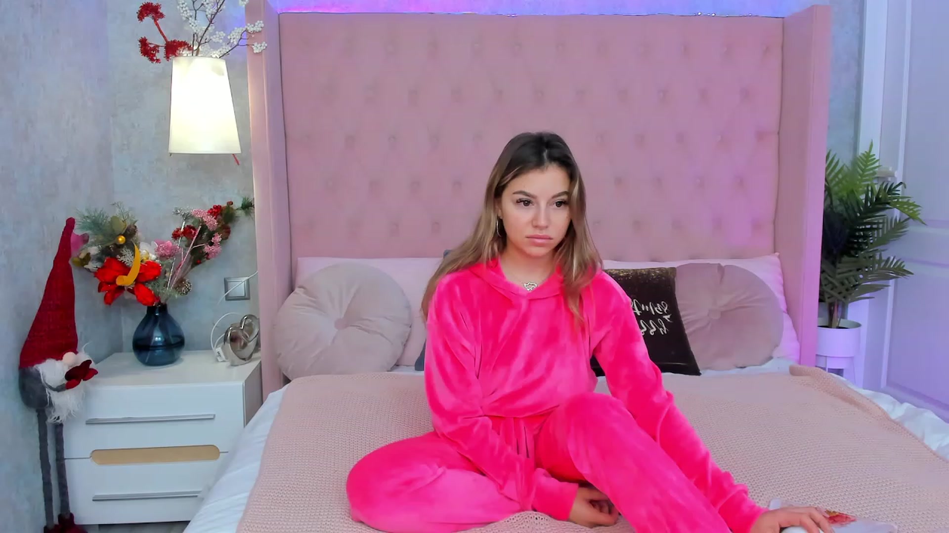 Gallery image thumbnail from SofiBloom's myfreecams stream on, 01/03/2023, 08:58 image 18 of 20