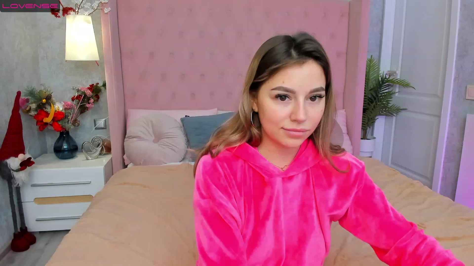 Gallery image thumbnail from SofiBloom's myfreecams stream on, 01/04/2023, 11:38 image 12 of 20