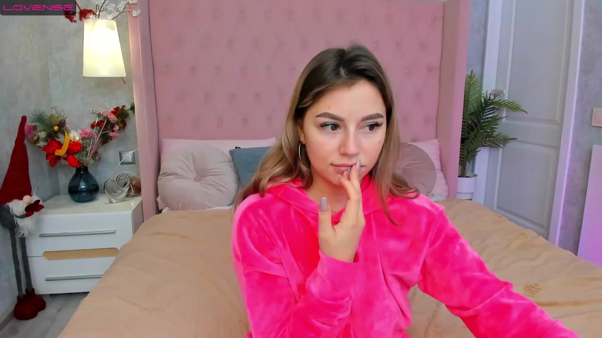 Gallery image thumbnail from SofiBloom's myfreecams stream on, 01/04/2023, 11:38 image 16 of 20