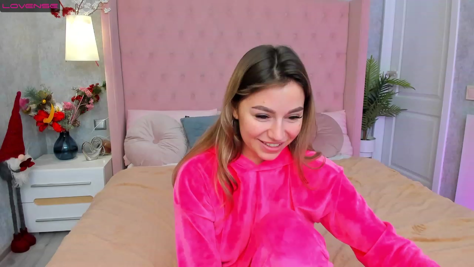 Gallery image thumbnail from SofiBloom's myfreecams stream on, 01/04/2023, 11:38 image 10 of 20