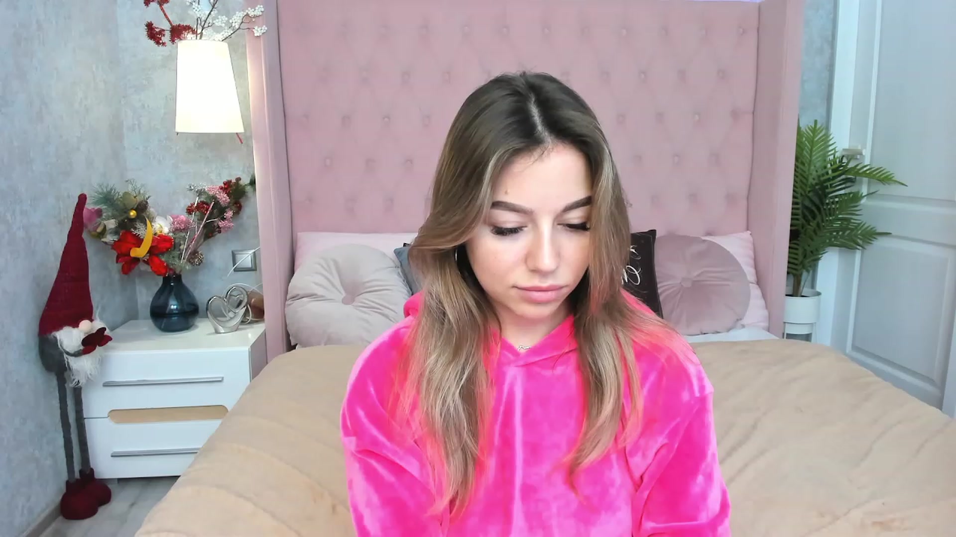 Gallery image thumbnail from SofiBloom's myfreecams stream on, 01/05/2023, 11:20 image 17 of 20