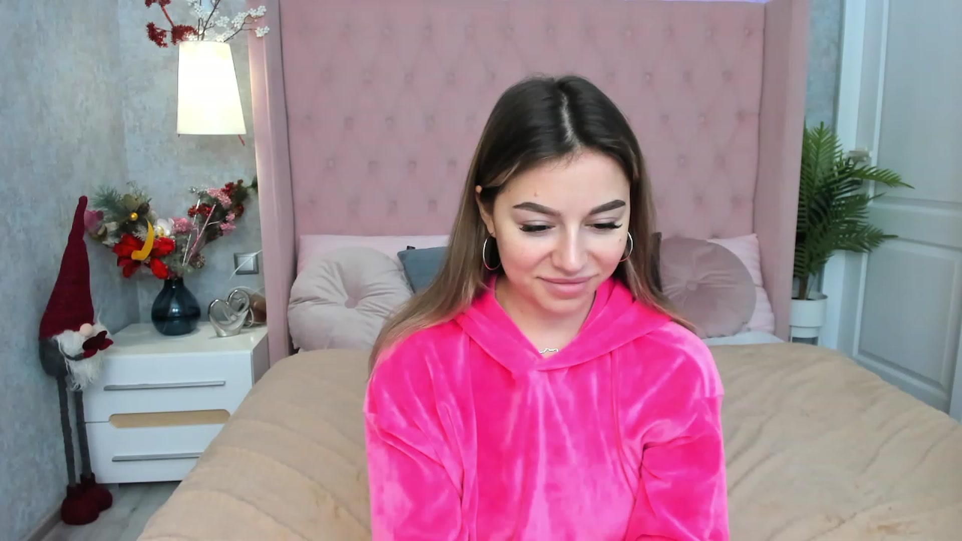 Gallery image thumbnail from SofiBloom's myfreecams stream on, 01/05/2023, 11:20 image 4 of 20
