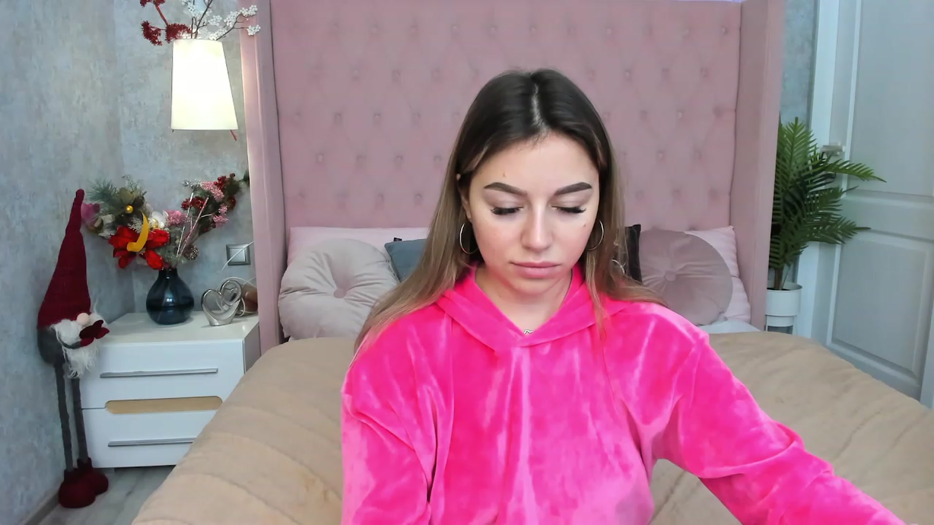 Gallery image thumbnail from SofiBloom's myfreecams stream on, 01/05/2023, 11:20 image 7 of 20
