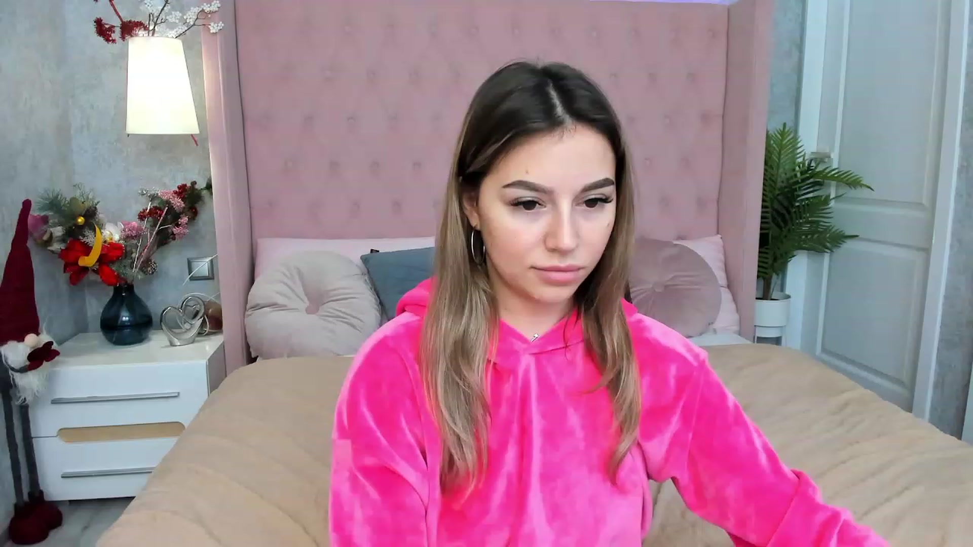 Gallery image thumbnail from SofiBloom's myfreecams stream on, 01/05/2023, 11:55 image 15 of 20