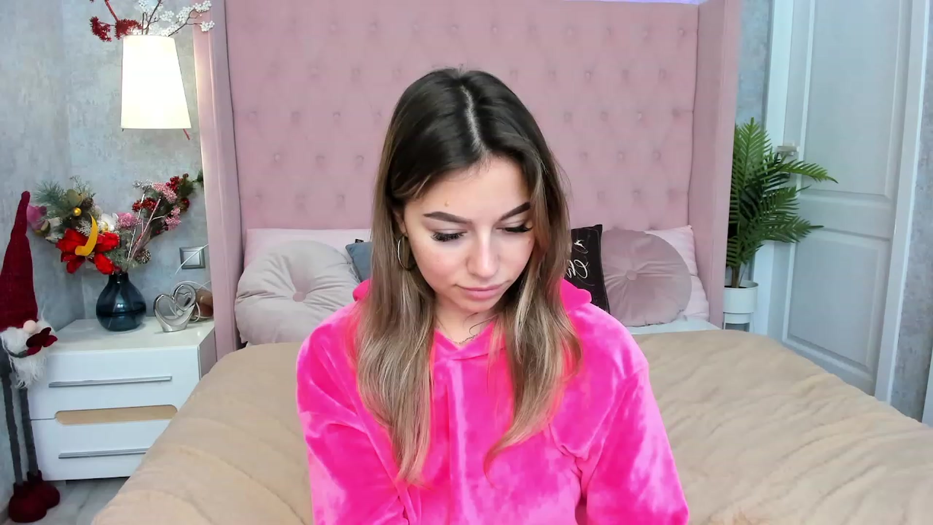 Gallery image thumbnail from SofiBloom's myfreecams stream on, 01/05/2023, 11:55 image 3 of 20