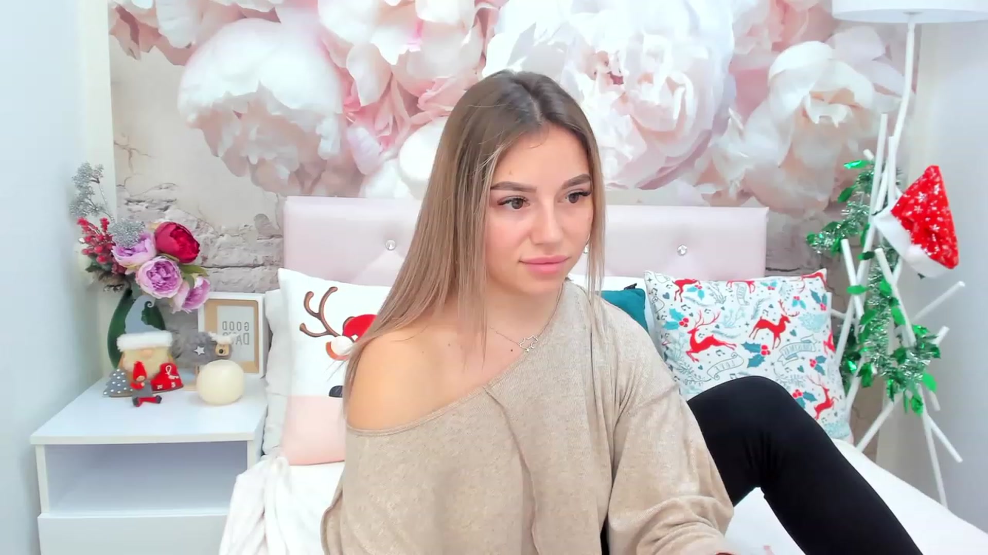 Gallery image thumbnail from SofiBloom's myfreecams stream on, 01/07/2023, 13:04 image 15 of 20