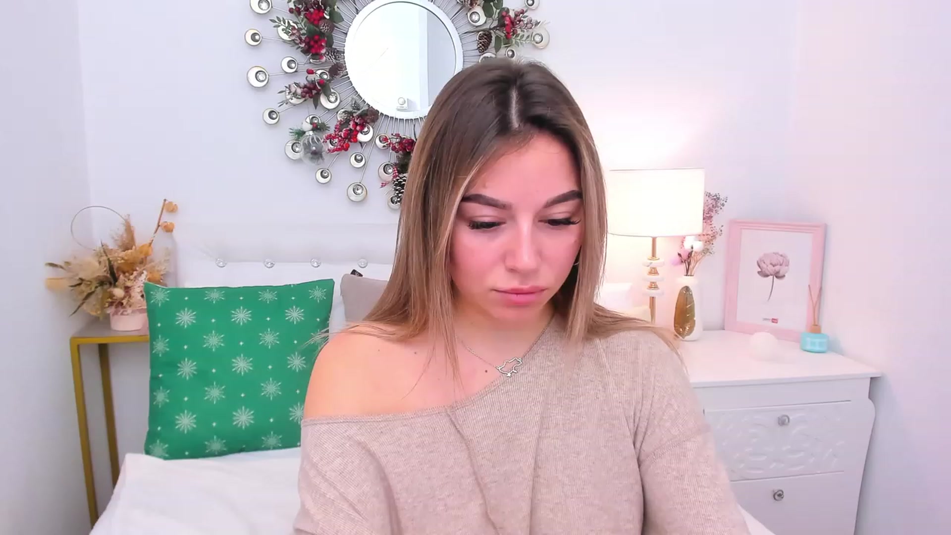 Gallery image thumbnail from SofiBloom's myfreecams stream on, 01/10/2023, 19:19 image 4 of 20