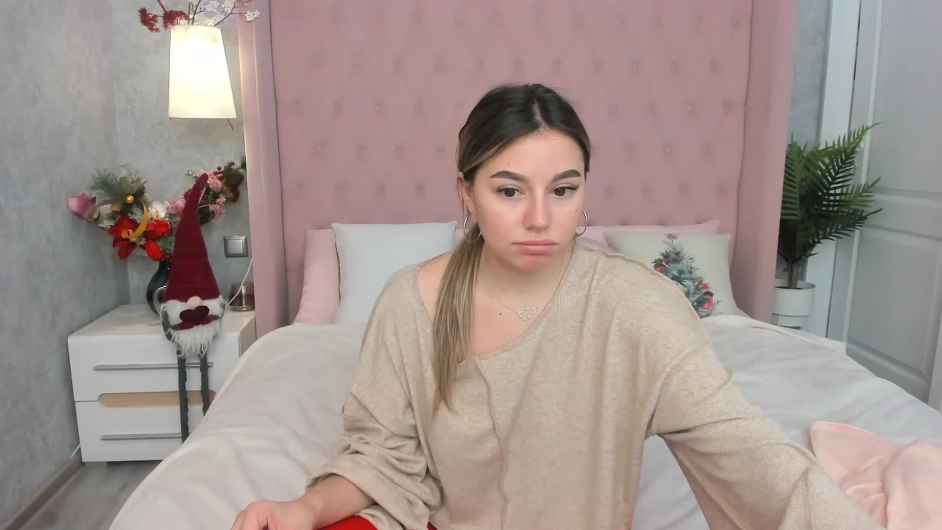 Gallery image thumbnail from SofiBloom's myfreecams stream on, 01/12/2023, 12:39 image 18 of 20