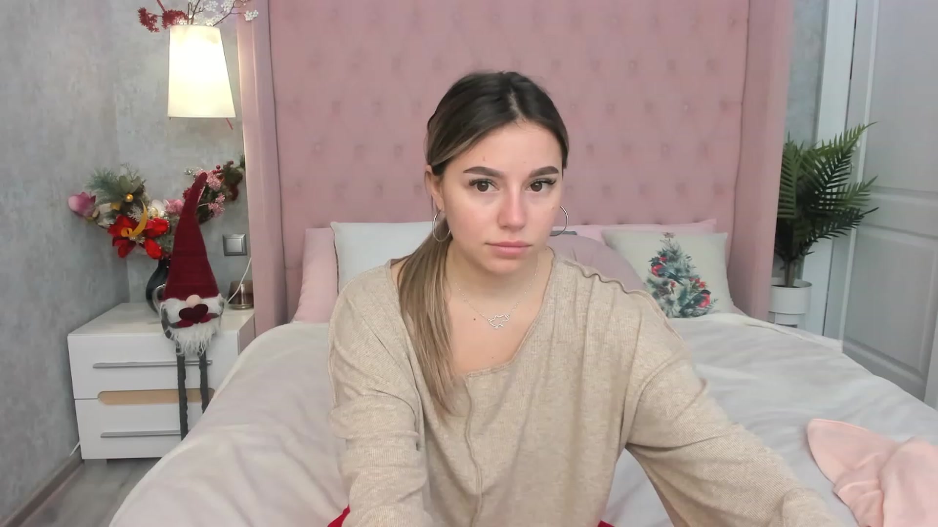 Gallery image thumbnail from SofiBloom's myfreecams stream on, 01/12/2023, 12:39 image 19 of 20