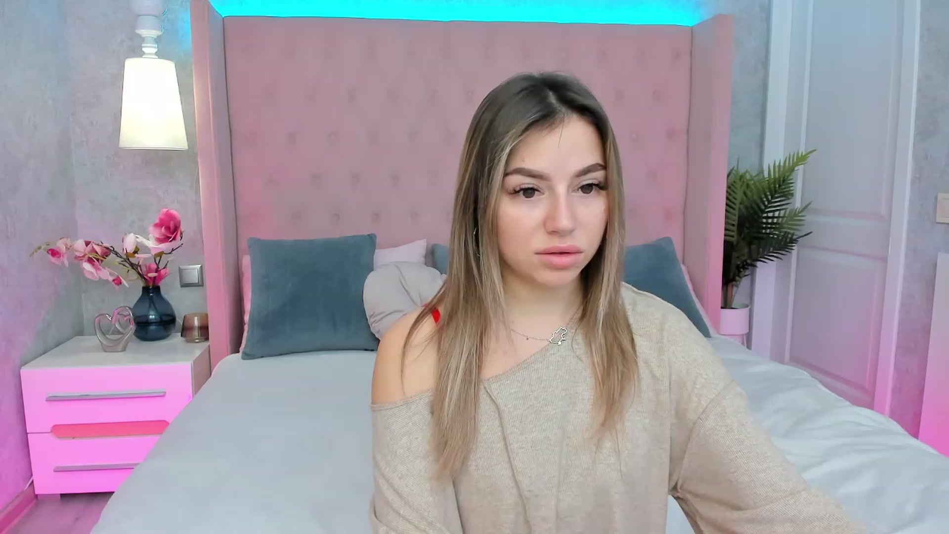 Gallery image thumbnail from SofiBloom's myfreecams stream on, 01/19/2023, 14:27 image 9 of 20