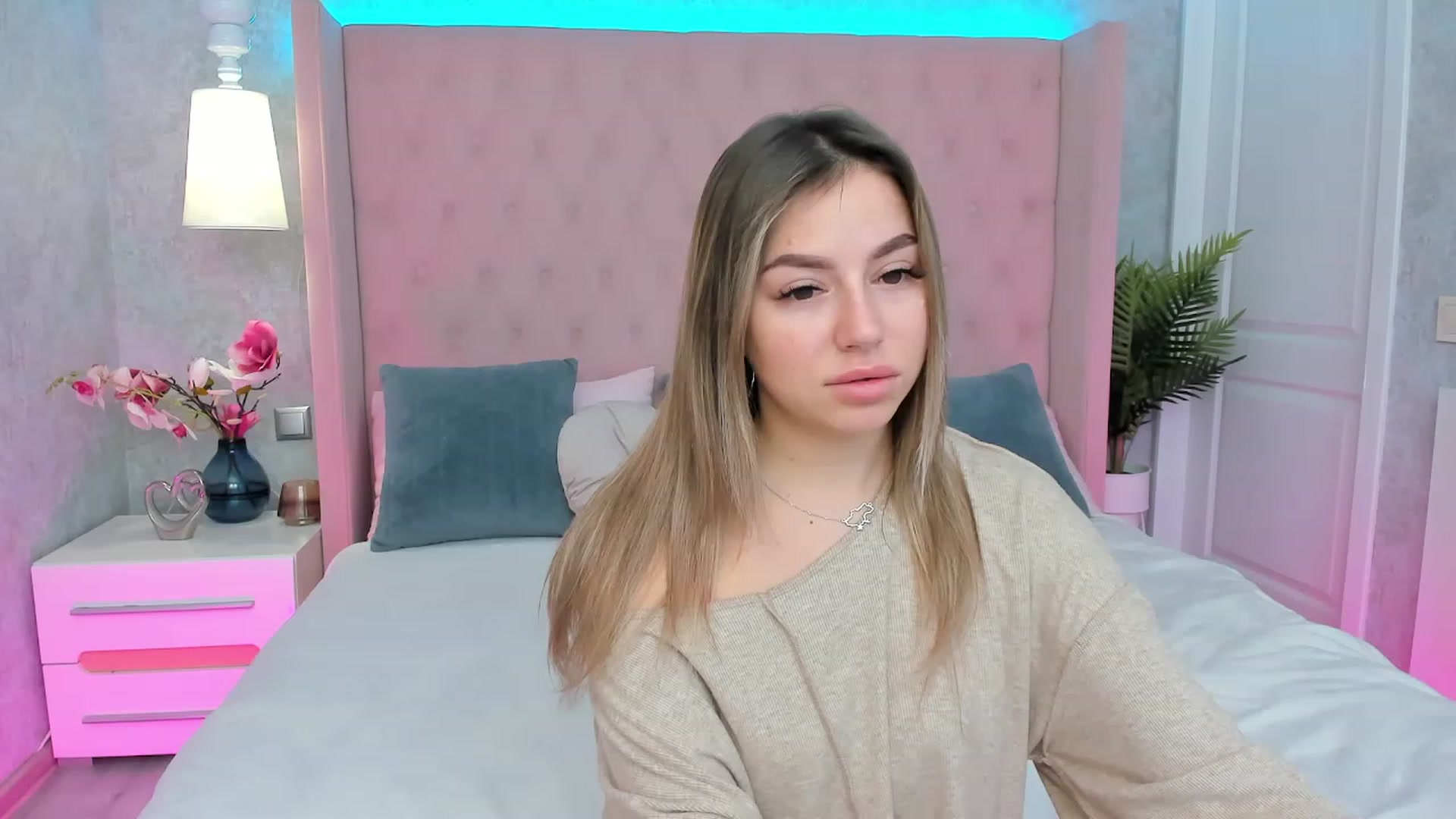 Gallery image thumbnail from SofiBloom's myfreecams stream on, 01/19/2023, 14:27 image 11 of 20