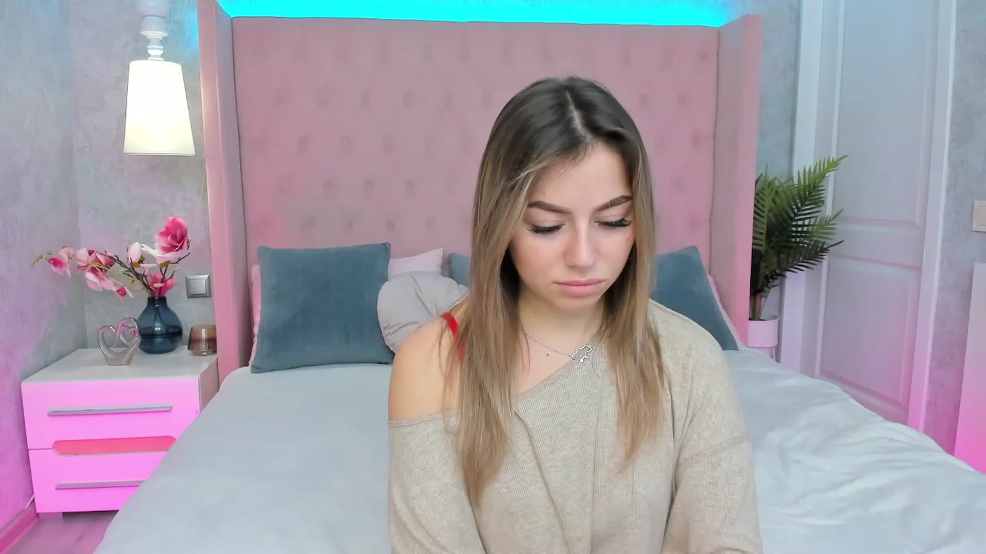 Gallery image thumbnail from SofiBloom's myfreecams stream on, 01/19/2023, 14:27 image 16 of 20